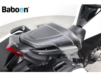 Honda VFR 1200 F DCT C-ABS picture 23