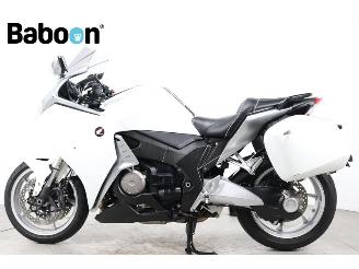 Honda VFR 1200 F DCT C-ABS picture 3