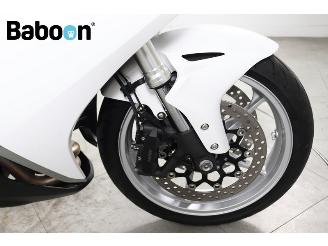 Honda VFR 1200 F DCT C-ABS picture 18