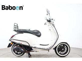 skadebil bromfiets Vespa  Sprint 25KM 2016/5