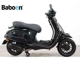 skadebil bromfiets Vespa  Sprint 25KM 2021/9