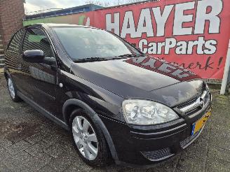 skadebil auto Opel Corsa 1.2 16v silverline 2006/2