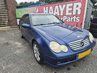 skadebil auto Mercedes C-klasse sportcoupe 180 2002/4