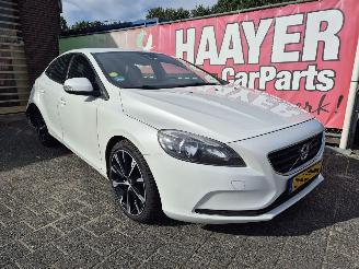 damaged passenger cars Volvo V-40 1.6 d2 kinetic 2013/8