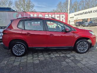 Peugeot 2008 1.2 puretech blue lion picture 2