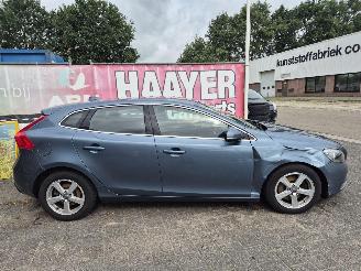 Volvo V-40 1.6 T3 momentum picture 2