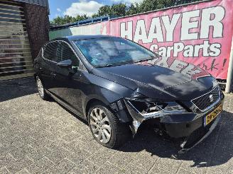 Schadeauto Seat Leon 1.6 tdi 2014/11