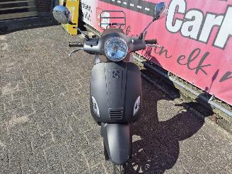 GTS  toscana pure snorscooter picture 7