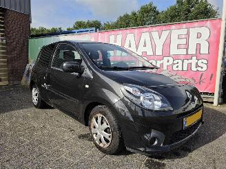 Vaurioauto  passenger cars Renault Twingo 1.2 16v collection 2011/4