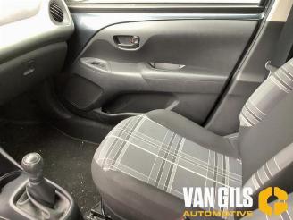 Peugeot 108 108, Hatchback, 2014 1.0 12V picture 16