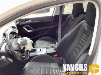 Peugeot 308 308 (L3/L8/LB/LH/LP), Hatchback 5-drs, 2013 / 2021 1.2 12V e-THP PureTech 130 picture 12