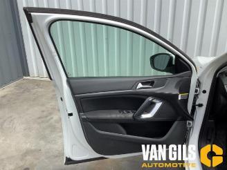 Peugeot 308 308 (L3/L8/LB/LH/LP), Hatchback 5-drs, 2013 / 2021 1.2 12V e-THP PureTech 130 picture 13