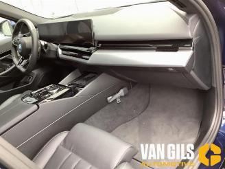 BMW 5-serie 5 serie (G60), Sedan, 2023 530e 2.0 TwinPower Turbo 16V picture 31