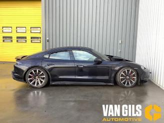 Vrakbiler auto Porsche Taycan Taycan (Y1A), Sedan, 2019 GTS 105 kWh 2025/7