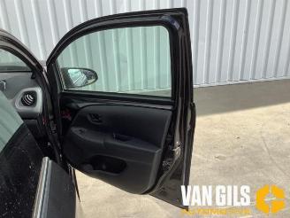 Peugeot 108 108, Hatchback, 2014 1.0 12V VVT-i picture 9