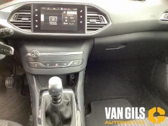 Peugeot 308 308 SW (L4/L9/LC/LJ/LR), Combi 5-drs, 2014 / 2021 1.6 BlueHDi 120 picture 17