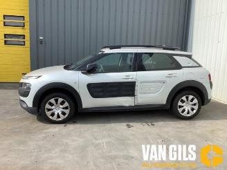 Vrakbiler auto Citroën C4 cactus C4 Cactus (0B/0P), Hatchback 5-drs, 2014 1.2 PureTech 82 12V 2015/7