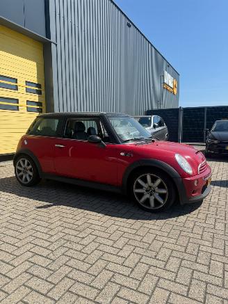 Schadeauto Mini Mini 1.6 16V Cooper S Benzine 1.598cc (163pk) 2002/10