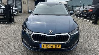krockskadad bil auto Skoda Octavia combi 1.0 TSI BNS Edition 2023/6