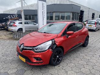 Damaged car Renault Clio 1.2 TCe Intens 2018/7