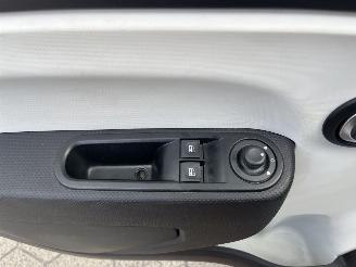 Renault Twingo 1.0 SCe Collection picture 16