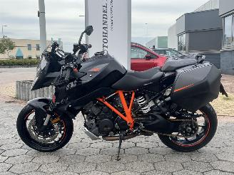 krockskadad bil motor KTM 1290 Super Duke R GT ABS 2020/1