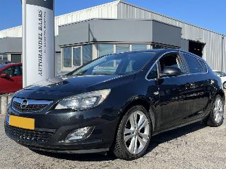 uszkodzony samochody osobowe Opel Astra 1.4 Turbo GT 2011/11