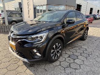 krockskadad bil auto Renault Captur E-TECH HYBRID 2024/3