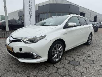 Damaged car Toyota Auris Touring Sports 1.8 Hybrid Exclusive 2016/9