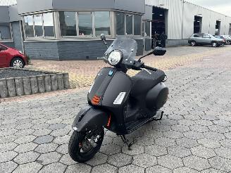 Vespa  GTS 300 SuperSport HPE picture 2