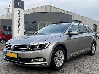 Schadeauto Volkswagen Passat Variant 1.6 TDI Business Edition AUTOMAAT 2015/11