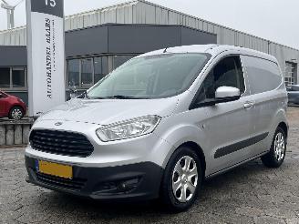 krockskadad bil bedrijf Ford Transit Courier Van 1.5 TDCI Trend 2015/7