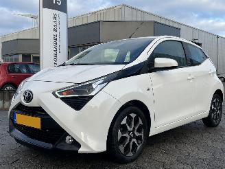 Vaurioauto  passenger cars Toyota Aygo 1.0 VVT-i x-play 2021/2