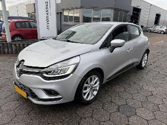 Vaurioauto  passenger cars Renault Clio 0.9 TCe Intens 2018/4