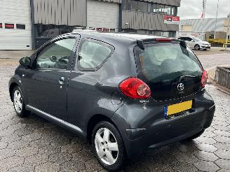 Toyota Aygo 1.0-12V + picture 6