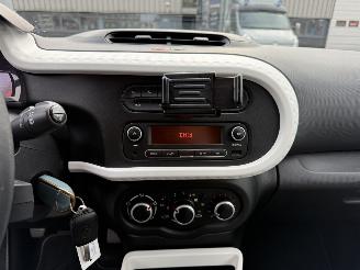 Renault Twingo 1.0 SCe Collection picture 19