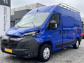 krockskadad bil bedrijf Peugeot Boxer 2.2 BlueHDi 140 S&S L2H2 3.3t 2024/12