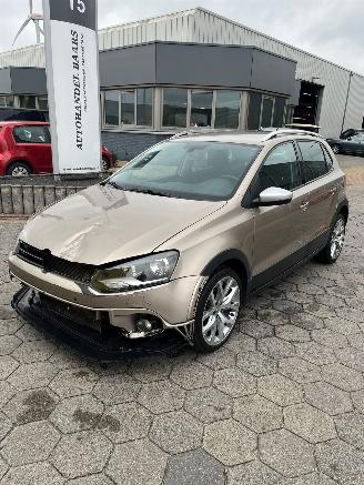 Coche accidentado Volkswagen Polo 1.2 TSI Cross 2017/1