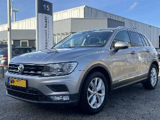 Vaurioauto  passenger cars Volkswagen Tiguan 1.4 TSI ACT Connected Series AUTOMAAT 2017/1