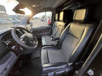 Peugeot Expert 227S 2.0 BlueHDI 150 Premium Pack picture 14