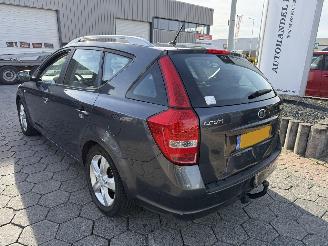Kia Cee d Sporty Wagon 1.4 CVVT Navigator Plus Pack picture 6