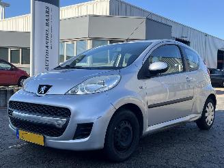 skadebil auto Peugeot 107 1.0-12V Urban Move 2010/9