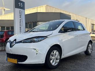 Vaurioauto  passenger cars Renault Zoé R90 Life 41 kWh 2018/6
