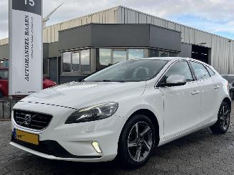 krockskadad bil auto Volvo V-40 2.0 D2 R-Design Business 2015/7
