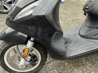 Piaggio  Fly picture 8