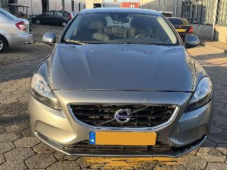 Volvo V-40 2.0 T2 R-Design picture 2