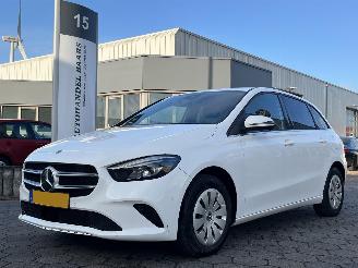Unfallwagen Mercedes B-klasse 200d AUTOMAAT 2022/5