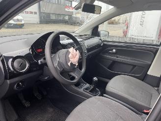 Volkswagen Up! 1.0 move up! BlueMotion picture 15