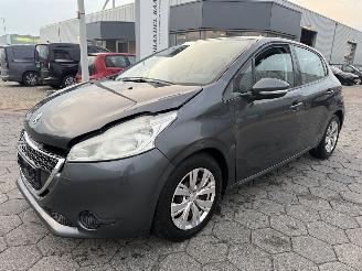 Coche accidentado Peugeot 208 1.4 VTi Active 2015/6