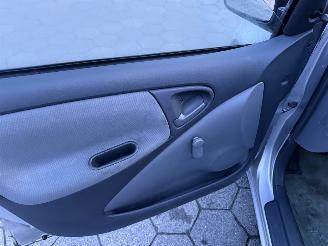 Toyota Yaris 1.3-16V VVT-i Luna picture 7